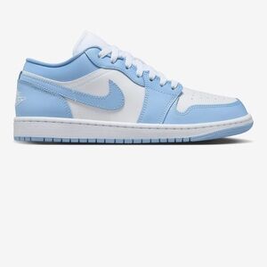 Nike Women's Light Blue and White Sneakers